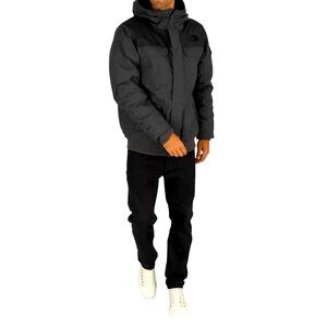 The North Face Gotham III 550 Down jacket with removable fur trim. Size M.